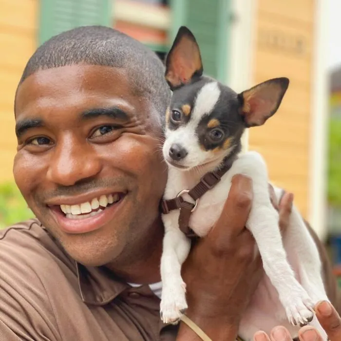 UPS Guy Takes Selfies With All The Neighborhood Dogs While Delivering Parcels (50 New Pics)
