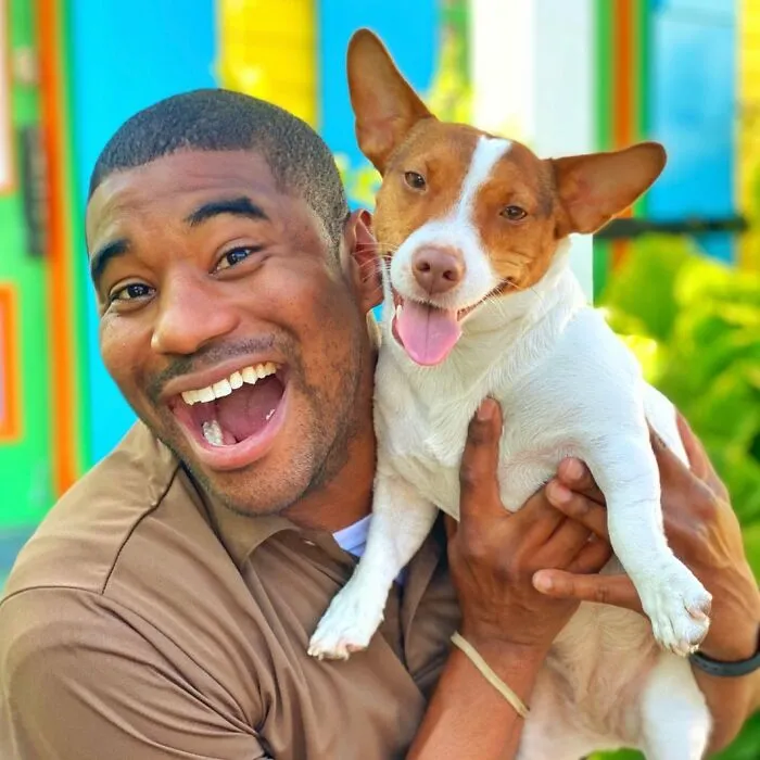 UPS Guy Takes Selfies With All The Neighborhood Dogs While Delivering Parcels (50 New Pics)
