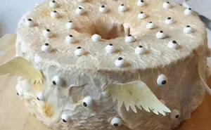 The 'Cakes With Threatening Auras' Twitter Page Showcases Some Of The Creepiest Bakes Ever (50 Pics)