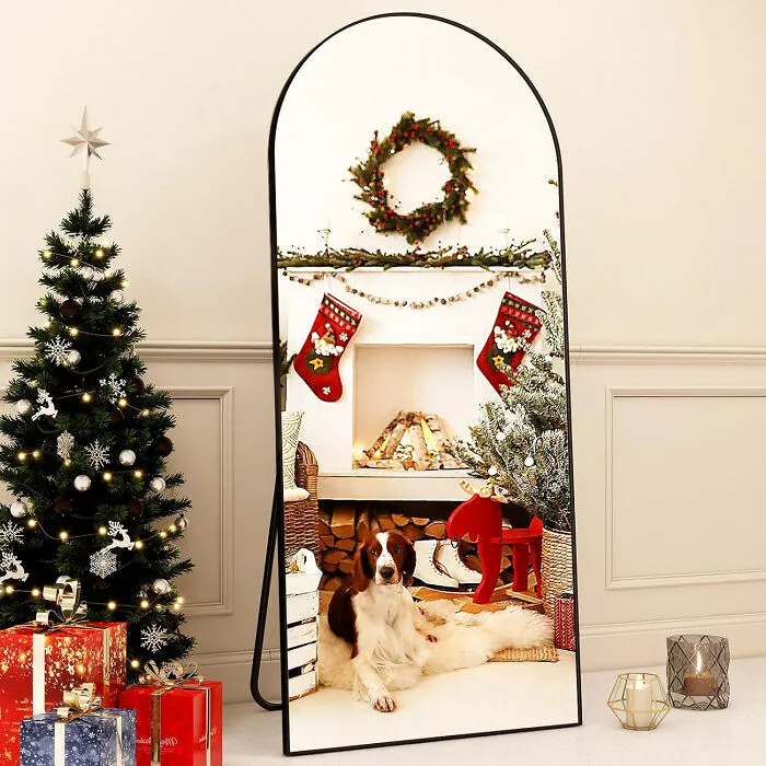 Bring Mirrors Into the Christmas Show