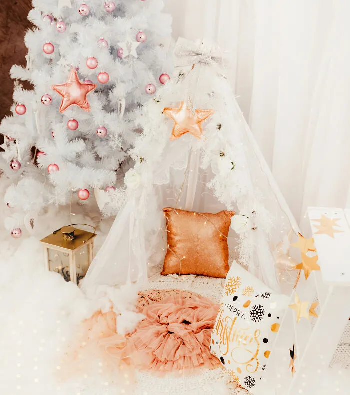 Create Contrast With a White Christmas Tree