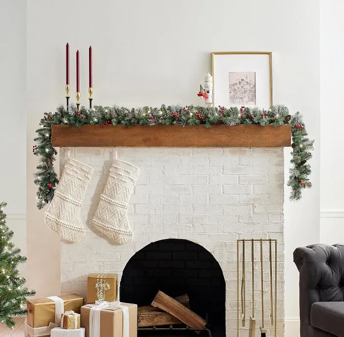 Match Christmas Garlands & Tinsels