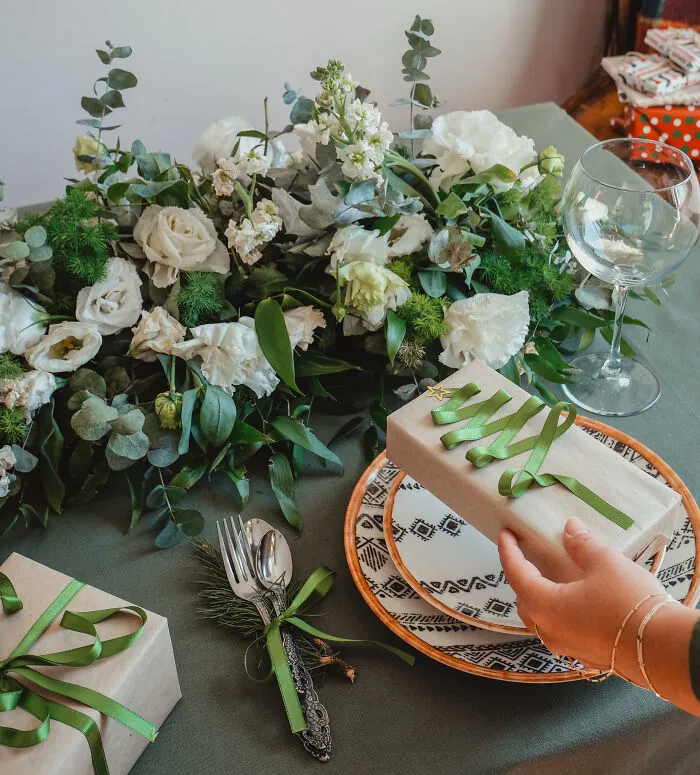 DIY for Lazy Decorators: Bows and Ribbons for a Bow-tiful House