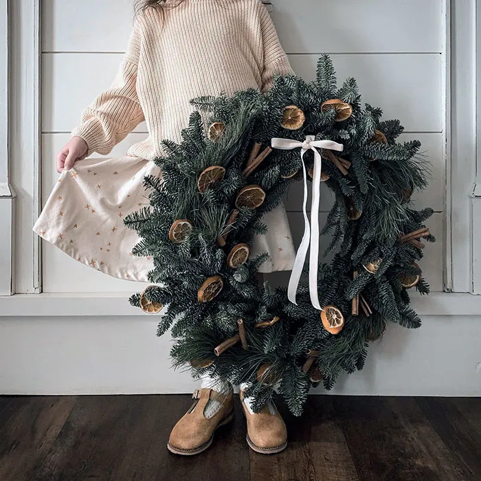 I Completed My DIY Christmas Wreath And It Smells Heavenly