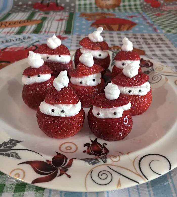 Christmas Strawberry Santas