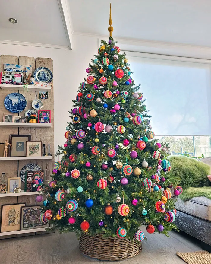 Rockin' Around The Christmas Tree