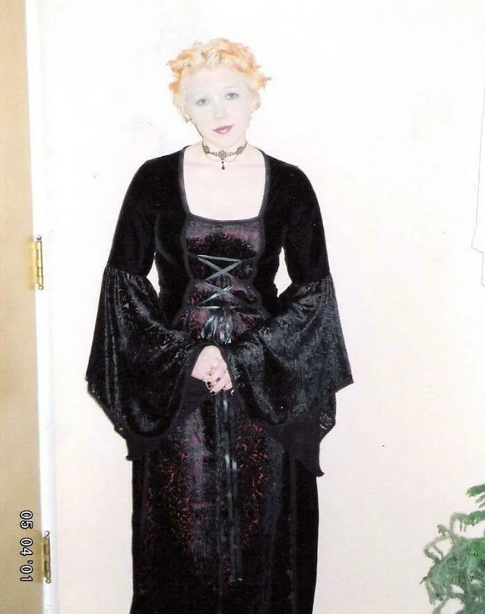 Esperando a mi novio para el baile de graduación en el insti
