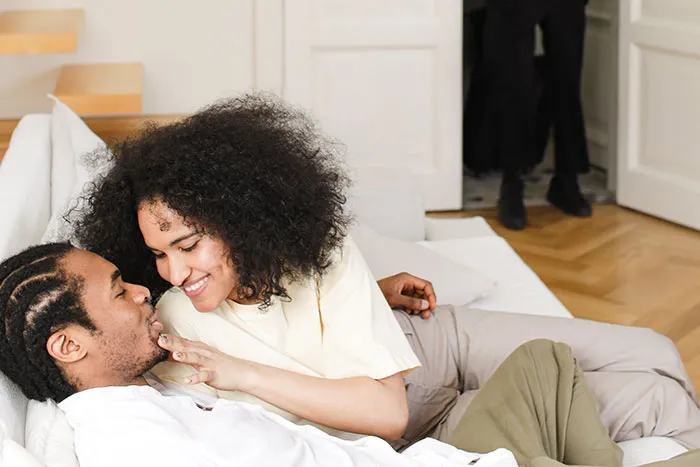 People Share 30 Signs That Scream Someone Is Having A Secret Affair