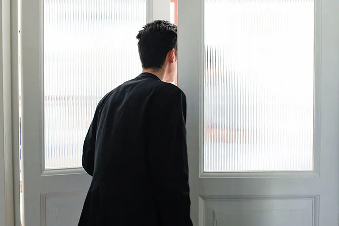 People Share 30 Signs That Scream Someone Is Having A Secret Affair