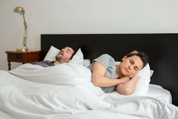 “Pretended He Didn't Know What A Baking Sheet Was”: 50 Relationship-Ending Moments
