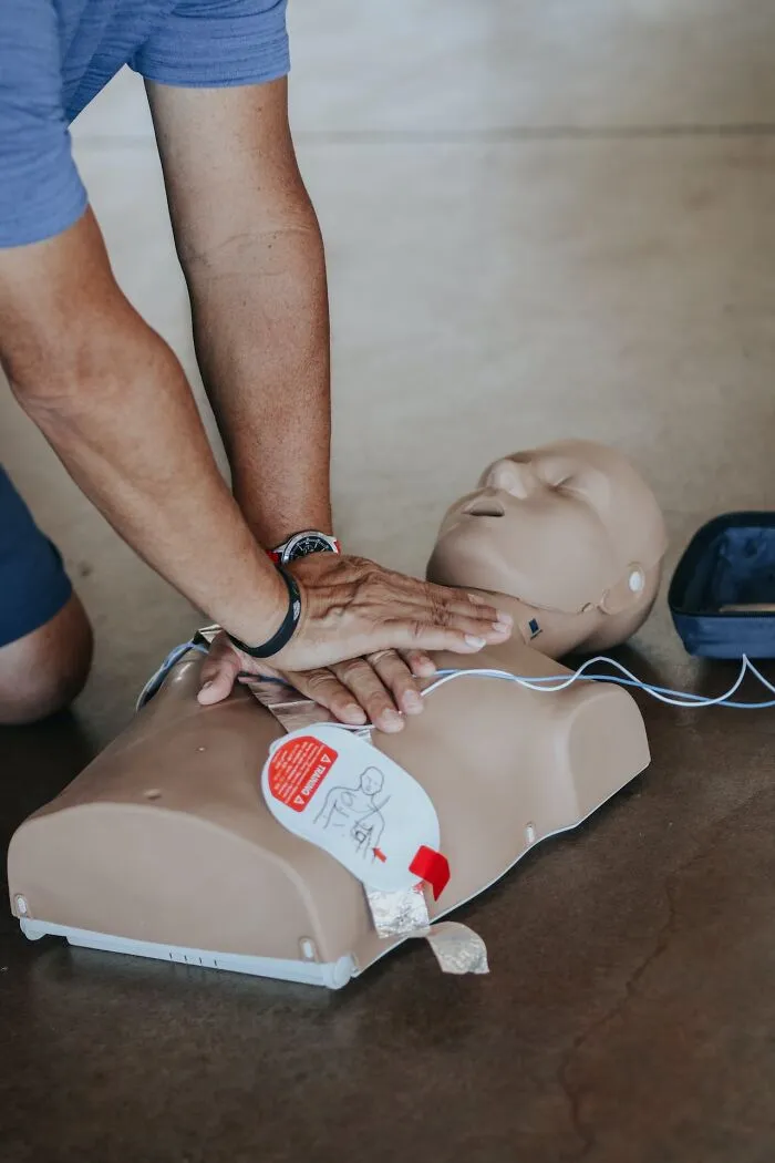 Person Asks “What Is A Random First Aid Or Survival Fact That You Know?”, 50 Folks Deliver