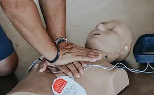 Person Asks “What Is A Random First Aid Or Survival Fact That You Know?”, 50 Folks Deliver