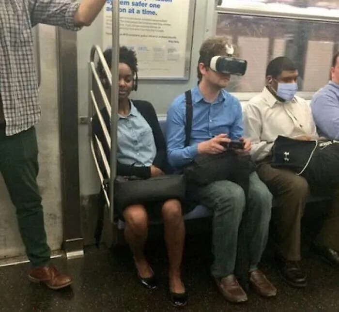 44 Times People Spotted Such Weird And Funny Things On The Subway, They Just Had To Share