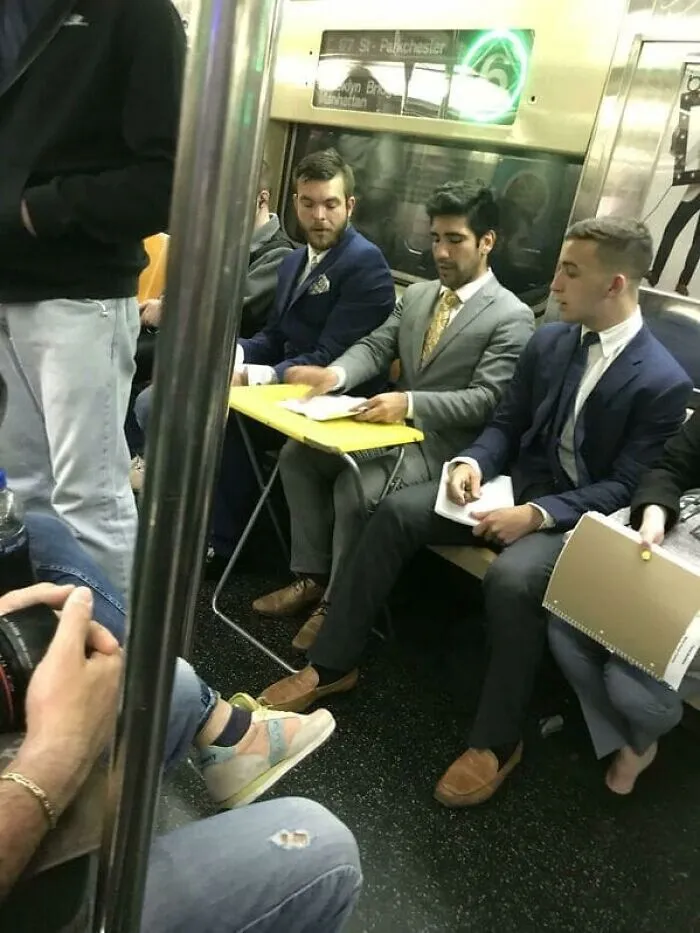44 Times People Spotted Such Weird And Funny Things On The Subway, They Just Had To Share
