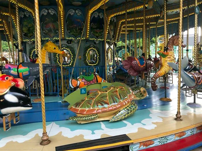 Carrusel en Hong Kong con espacio para silla de ruedas
