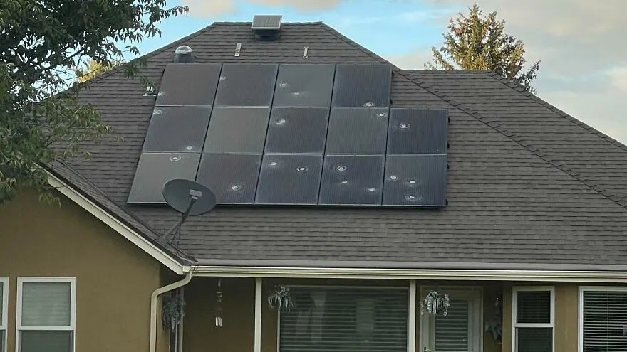 Y por esto no pones paneles solares si vives cerca de un campo de golf