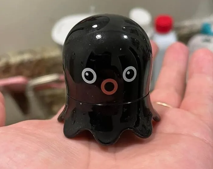 Swipe Left On Clogged Pores And Swipe Right For Smooth Skin With This Tako Pore Marvel. Your Face Will Thank You