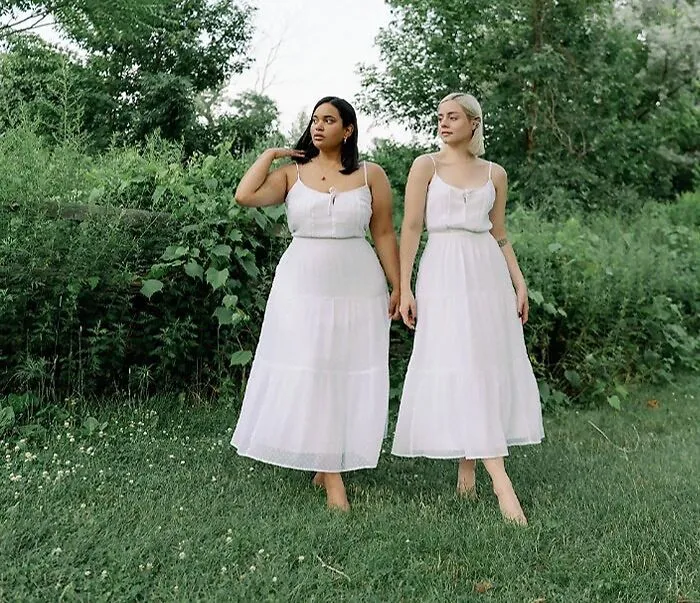 “Style, Not Size”: Two Friends Wear The Same Outfit To Show There Is No “Ideal” Body Type (38 New Pics)