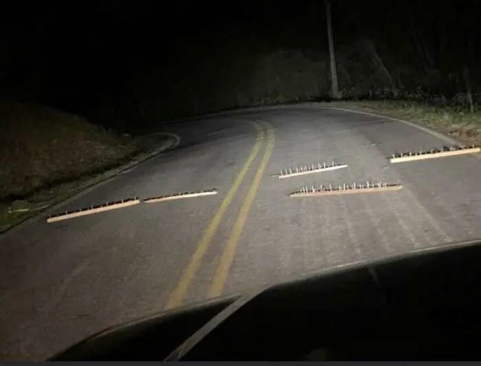 Imagina ir conduciendo de noche y encontrarte esto