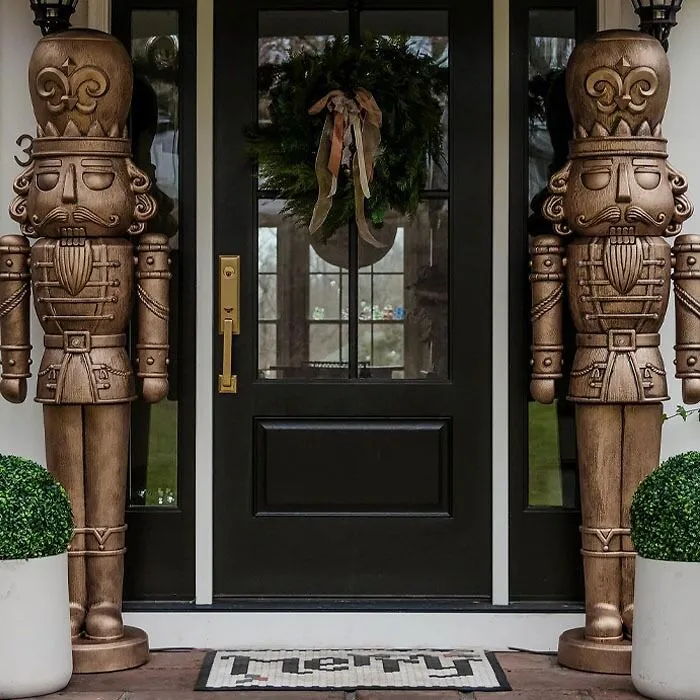 Leave Impression With Eye-Catching Sculptures