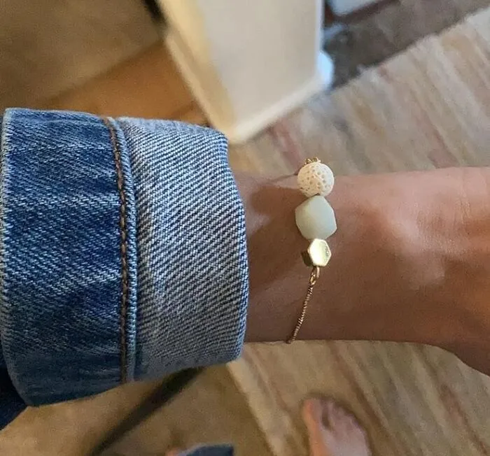 Let Her Carry Her Favorite Scents Wherever She Goes With The<span Style="Font:inherit;color:#d74b1f;"> Essential Oil Diffuser Bracelet</Span>. It's The Little Reminder That You're Thinking Of Her