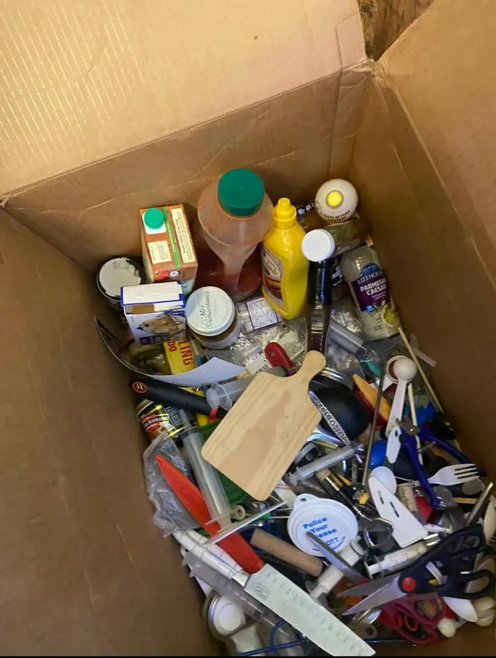 How My Boyfriend Packed Up A Moving Box With Kitchen Stuff While I Was At Work