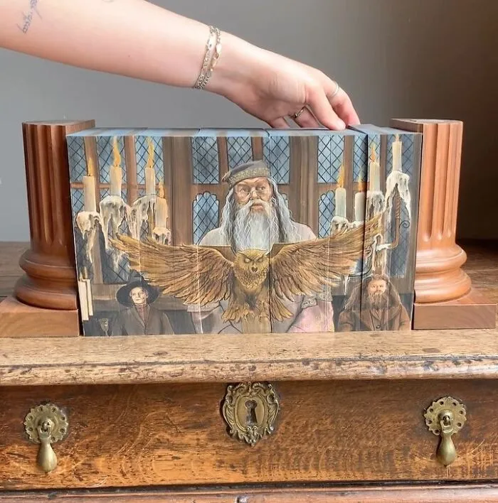 30 Magical Drawings On The Edges Of Popular Books Featuring Famous Scenes Done By This Artist