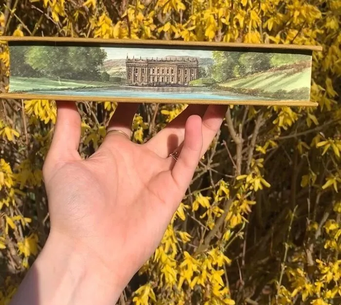 30 Magical Drawings On The Edges Of Popular Books Featuring Famous Scenes Done By This Artist
