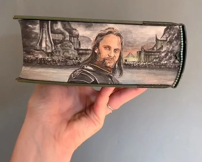 30 Magical Drawings On The Edges Of Popular Books Featuring Famous Scenes Done By This Artist