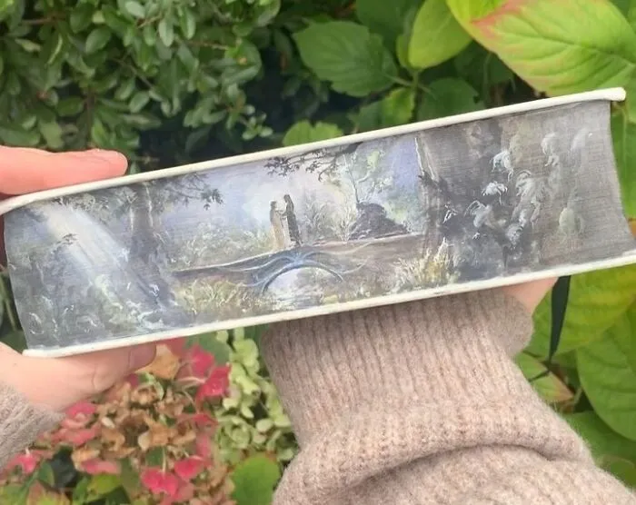 30 Magical Drawings On The Edges Of Popular Books Featuring Famous Scenes Done By This Artist