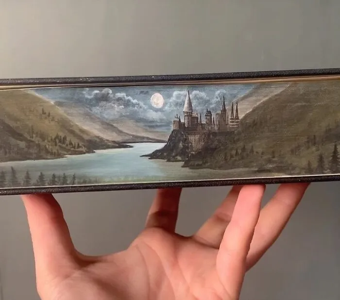 30 Magical Drawings On The Edges Of Popular Books Featuring Famous Scenes Done By This Artist