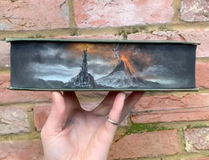 30 Magical Drawings On The Edges Of Popular Books Featuring Famous Scenes Done By This Artist