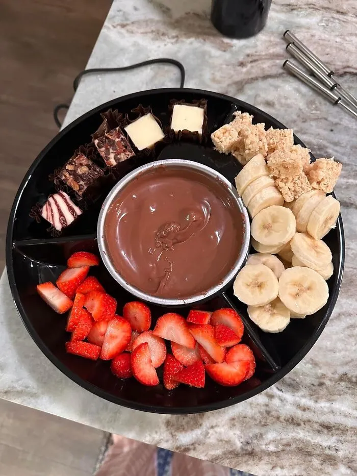 Get Your Chocolate Fix Together With This <span Style="Font:inherit;color:#d74b1f;"> Electric Fondue Set</Span> That Takes 'I Cherish Our Friendship' From Sweet To Indulgent