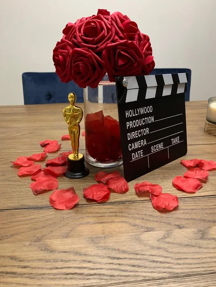 These <span Style="Font:inherit;color:#d74b1f;"> Dark-Red Silk Rose Petals</Span> Have Got The Charisma To Charm Your Soiree Setting