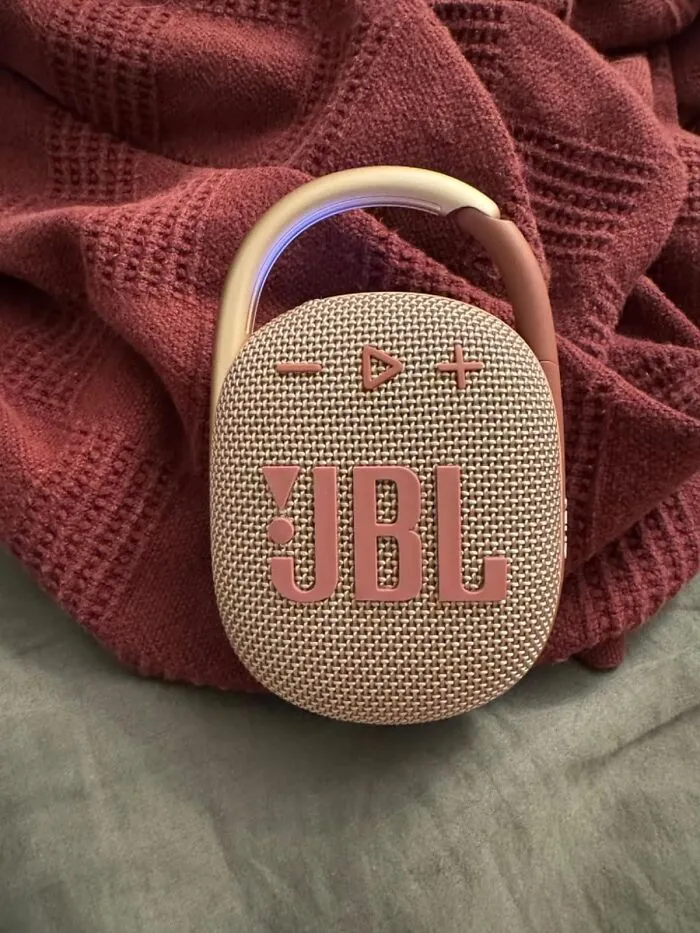 This Valentine's, Give Her Music To-Go With The <span Style="Font:inherit;color:#d74b1f;">jbl Clip 4</Span>. Because Nothing Sets The Mood Like Her Favorite Playlist In Crystal-Clear Sound