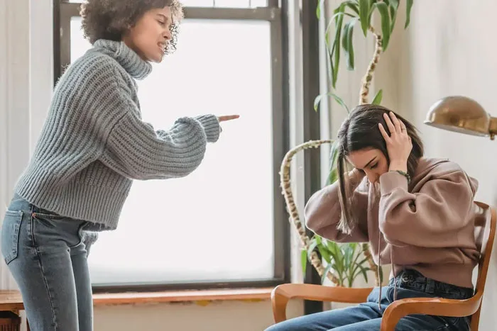 "What Is A Red Flag To See In Someone's Home?": 30 Honest Answers