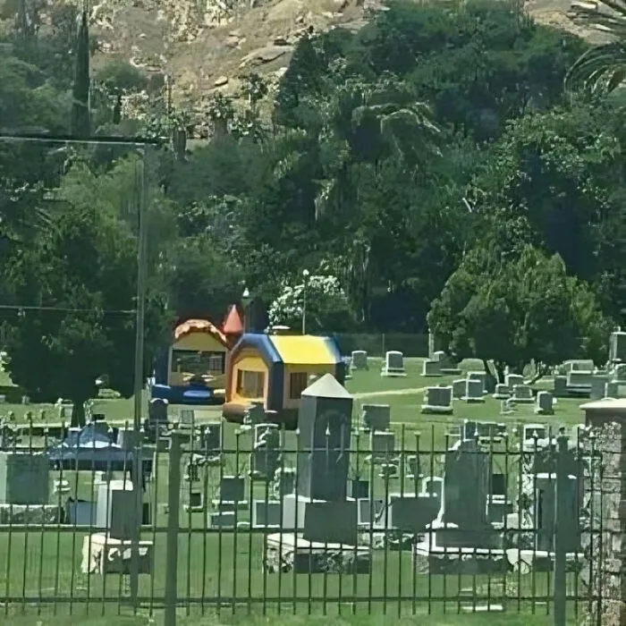 40 Cursed Pics To Make Your Day 100% Weirder, As Shared On This IG Page