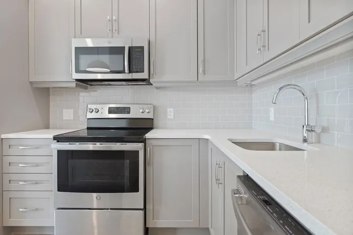30 Strange, Amusing, And Horrifying Things People Have Seen In Others’ Kitchens