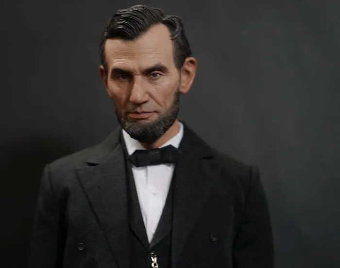 Incredibly Detailed Hyper-Realistic Toy Dolls Of Iconic Characters Recreated By This Artist (25 Pics)
