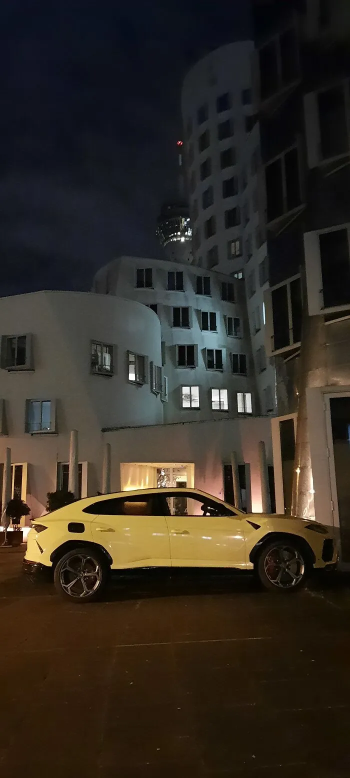 Lamborghini Urus At Frank Gehry Neuer Zollhof