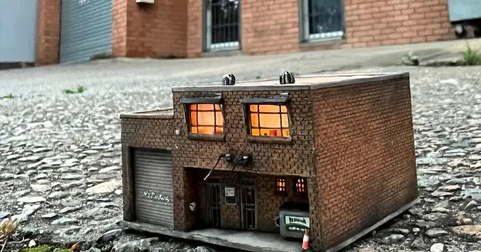 This Artist Makes Architectural Miniatures, And Here's The Result (17 Pics)