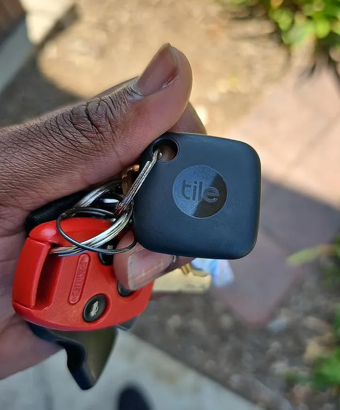 Gift Him The Tile Mate <span Style="Font:inherit;color:#d74b1f;"> Bluetooth Tracker</Span> - It'll Find The Essentials He Loses, So You Don't Have To Entertain The 'Where're My Keys?' Saga Anymore!
