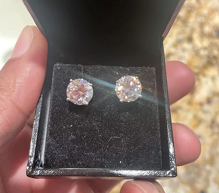 Give The Gift That's A Cut Above The Cliché – <span Style="Font:inherit;color:#d74b1f;"> Moissanite Stud Earrings</Span> That'll Make Her Lobes Feel Fancy Without Making Your Wallet Ghost You