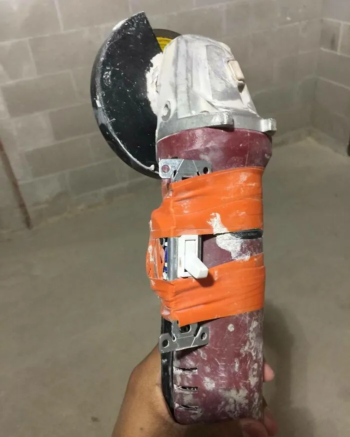 40 Empleados sin muchas luces haciendo pobremente su trabajo