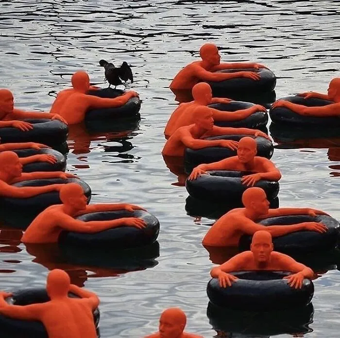 40 Cursed Pics To Make Your Day 100% Weirder, As Shared On This IG Page