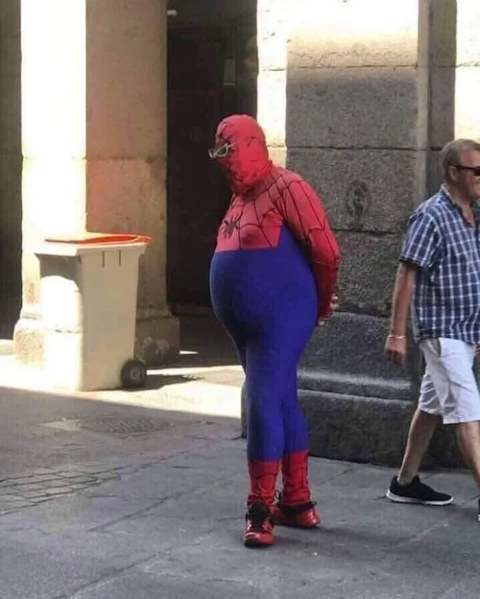 40 Cursed Pics To Make Your Day 100% Weirder, As Shared On This IG Page