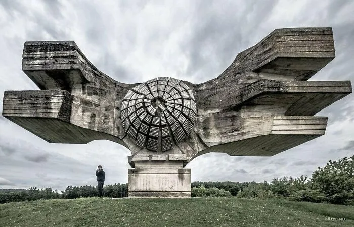 30 Pics That Perfectly Sum Up Brutalist Architecture, As Shared On This Online Page (New Pics)