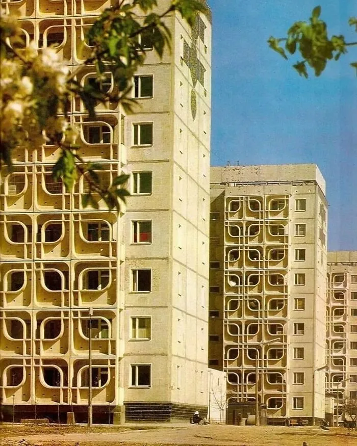 30 Pics That Perfectly Sum Up Brutalist Architecture, As Shared On This Online Page (New Pics)