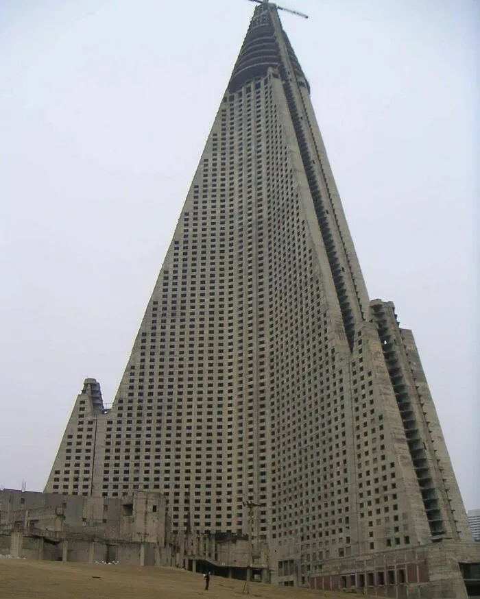 30 Pics That Perfectly Sum Up Brutalist Architecture, As Shared On This Online Page (New Pics)