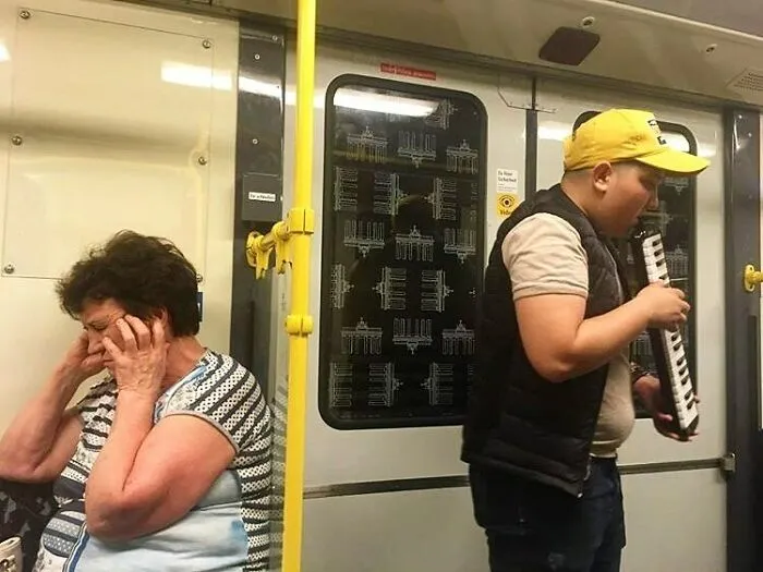 30 Times People Had To Look Twice To Understand What They Were Seeing On The Berlin Subway